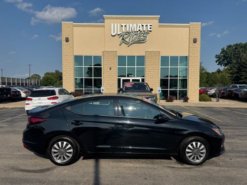 Used 2020 Hyundai Elantra SE w/ Cargo Package (C1) FWD image 1
