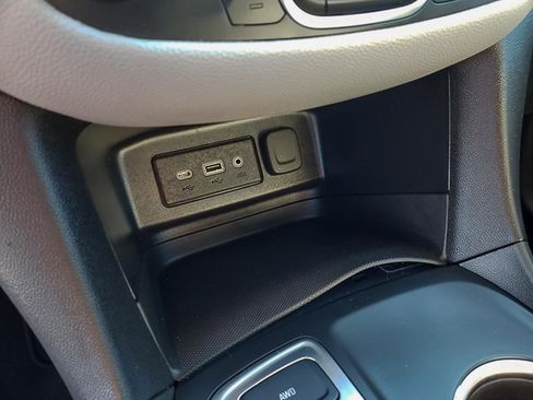 Used 2023 Chevrolet Equinox LS image 16