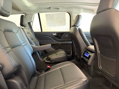 Used 2025 Lincoln Aviator 2WD w/ Jet Appearance Package image 31