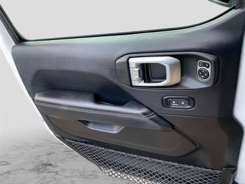 Used 2018 Jeep Wrangler Unlimited Sahara image 22