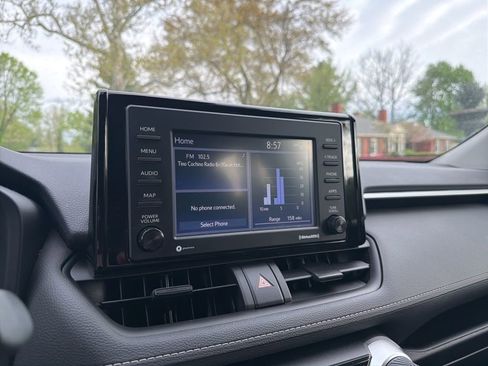 Used 2022 Toyota RAV4 LE image 21