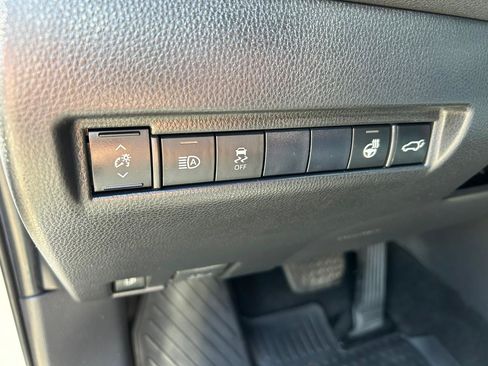 Used 2021 Toyota Venza XLE w/ Softex Package AWD/4WD image 10