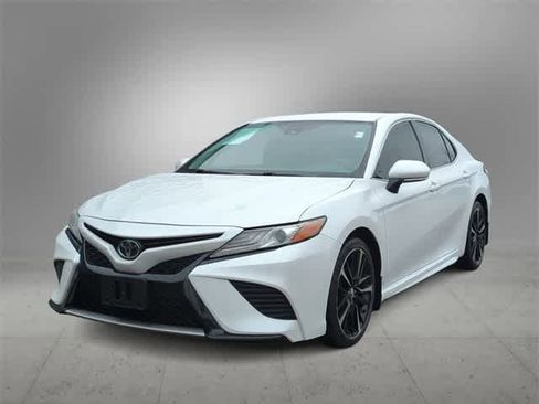 Used 2019 Toyota Camry XSE image 4