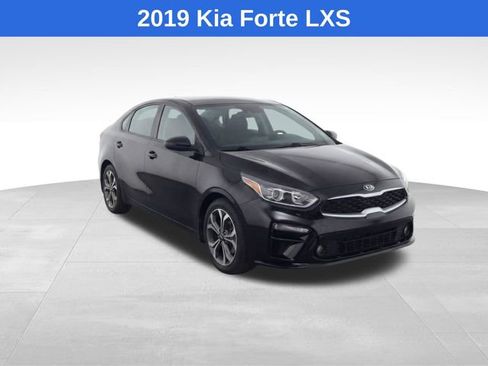 Used 2019 Kia Forte LXS image 2