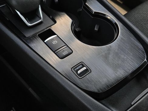 Used 2025 Nissan Rogue SV FWD image 19