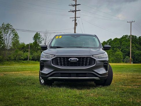 Used 2023 Ford Escape Active w/ Tech Pack #1 AWD/4WD image 8