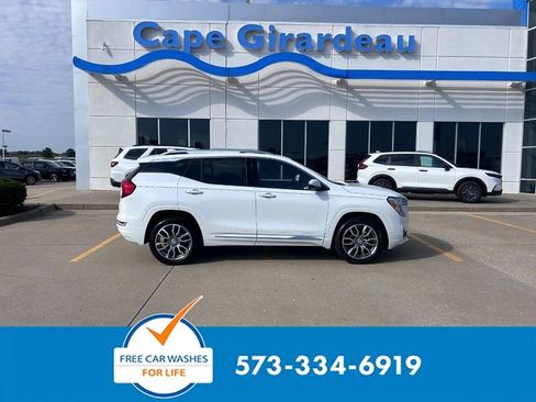 Used 2024 GMC Terrain Denali image 1