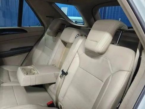 Used 2015 Mercedes-Benz ML 350 ML 350 4MATIC Sport Utility 4D w/ Premium 1 Package image 19