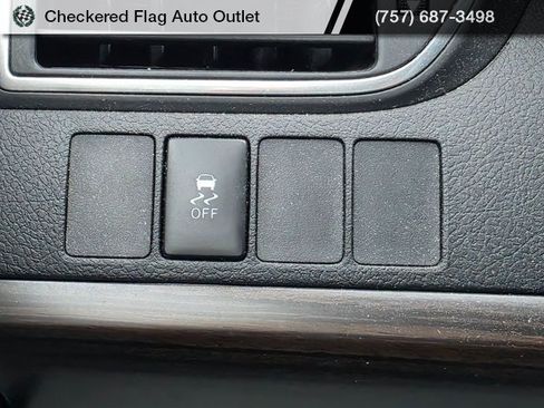 Used 2016 Toyota Camry LE image 10