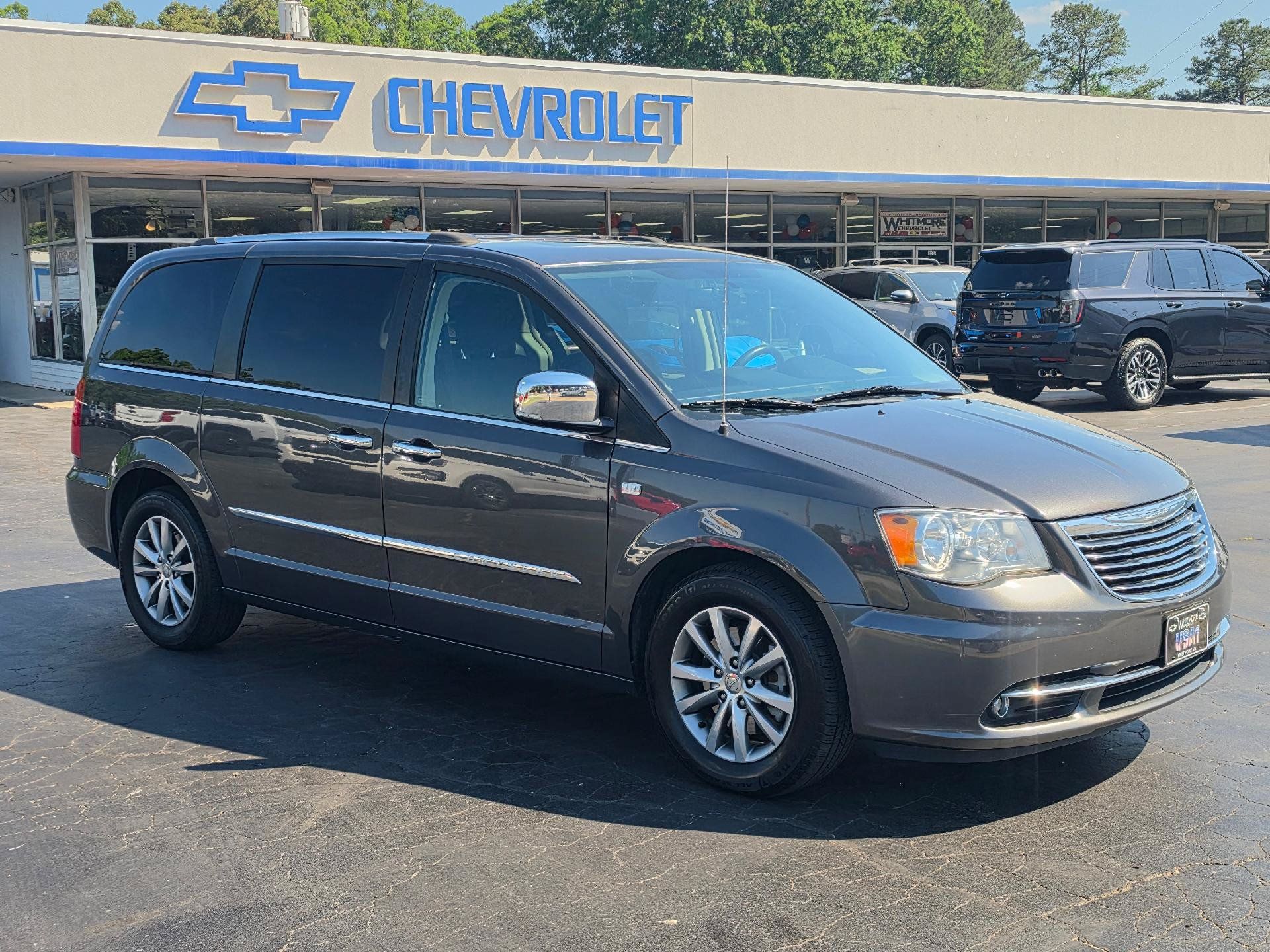 Used 2014 Chrysler Town & Country Touring-L FWD image 6