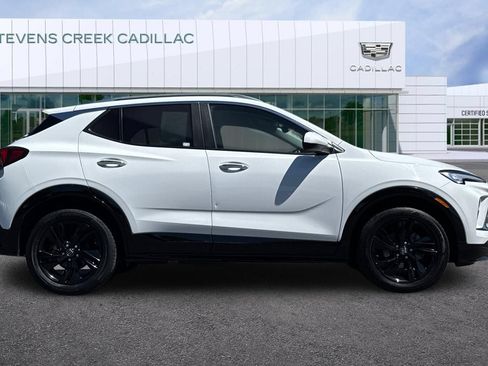 Used 2024 Buick Encore GX Sport Touring FWD image 2