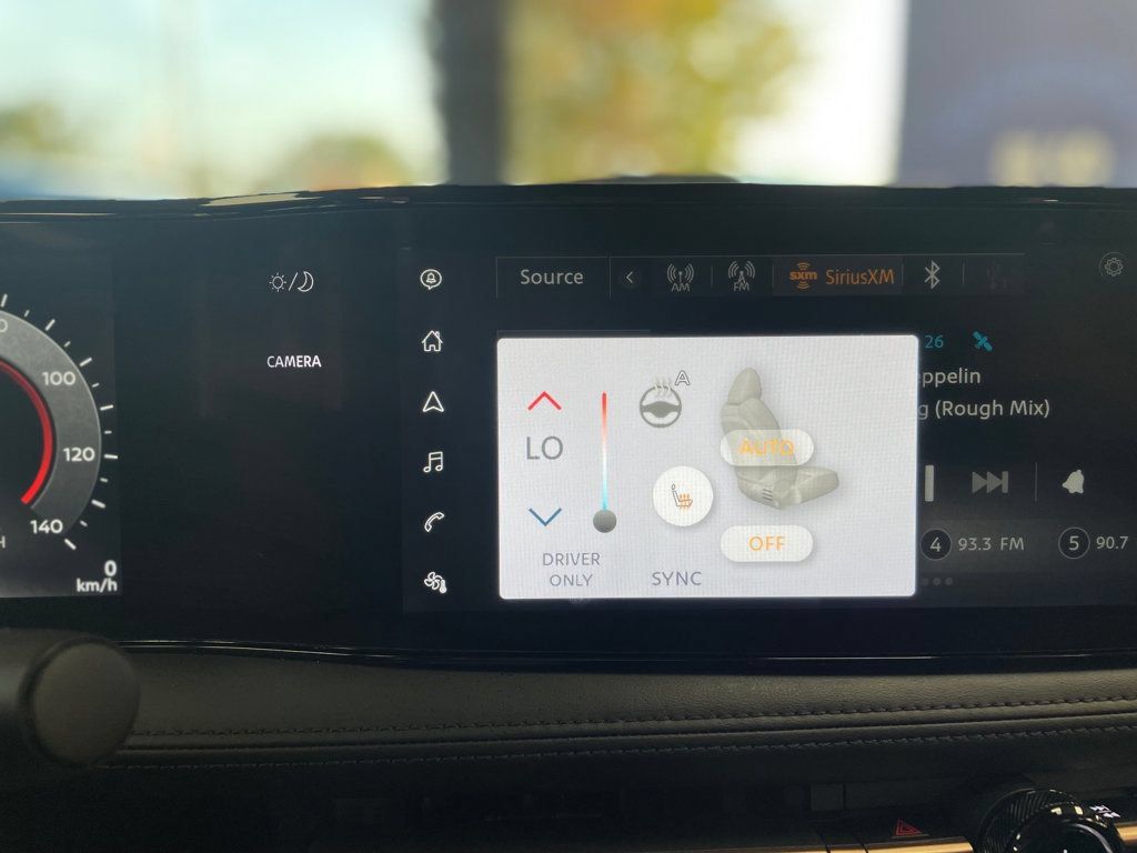 Used 2023 Nissan Ariya FWD image 32