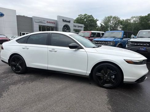 Used 2023 Honda Accord Sport image 2