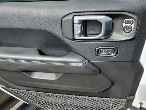 Used 2018 Jeep Wrangler Unlimited Sahara image 19