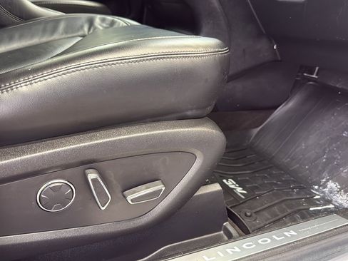 Used 2019 Lincoln MKC Select w/ Select Plus Package FWD image 21