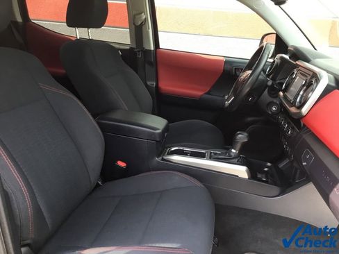 Used 2018 Toyota Tacoma SR5 image 43
