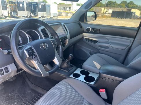 Used 2015 Toyota Tacoma 4x4 Double Cab w/ SR5 Package image 9