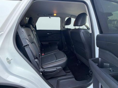 Used 2024 Nissan Pathfinder SL AWD/4WD image 28