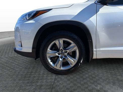 Used 2019 Toyota Highlander Limited image 14