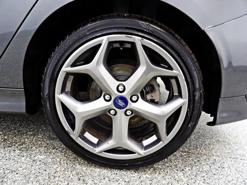 Used 2018 Ford Focus ST FWD image 19