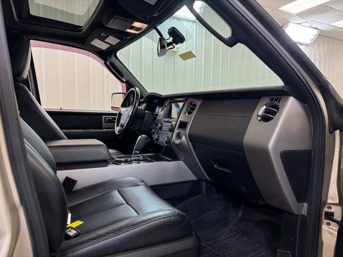 Used 2017 Ford Expedition Limited w/ Equipment Group 301A AWD/4WD image 36