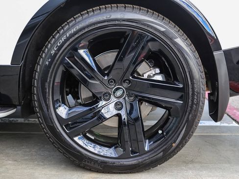 New 2026 Land Rover Discovery Limited Edition image 10