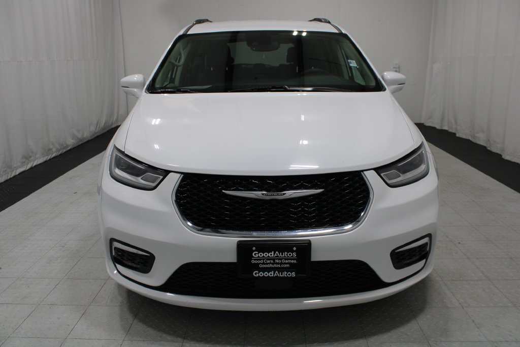 Used 2022 Chrysler Pacifica Touring-L FWD image 2