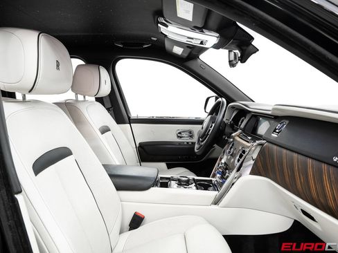 Used 2022 Rolls-Royce Cullinan w/ Cullinan Package AWD/4WD image 36