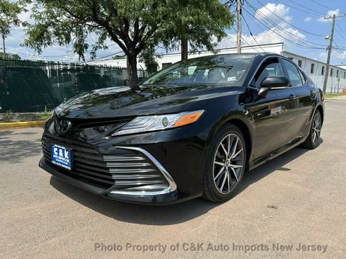 Used 2023 Toyota Camry XLE FWD image 1