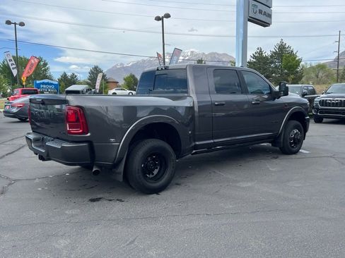Used 2025 RAM 3500 Laramie AWD/4WD image 8