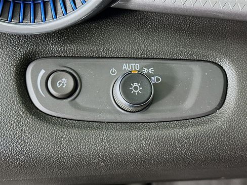 Used 2025 Chevrolet Trax LT image 16