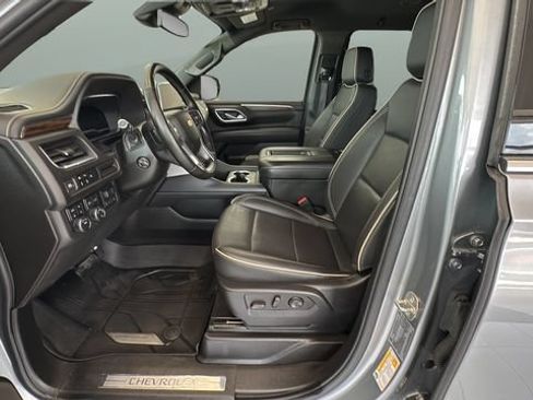 Used 2024 Chevrolet Suburban Premier w/ Max Trailering Package AWD/4WD image 7