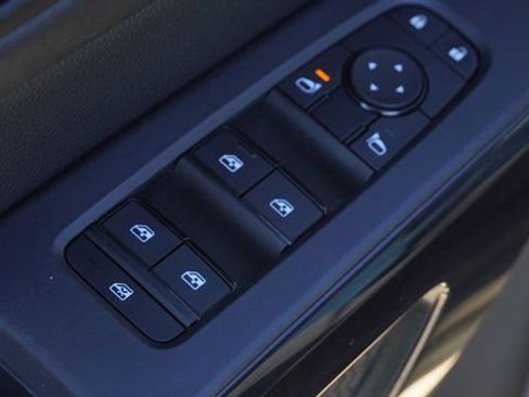 Used 2024 Nissan Pathfinder SV image 22