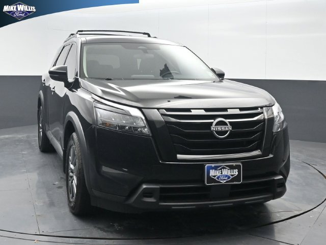 Used 2023 Nissan Pathfinder SV w/ Black Appearance Package FWD image 1