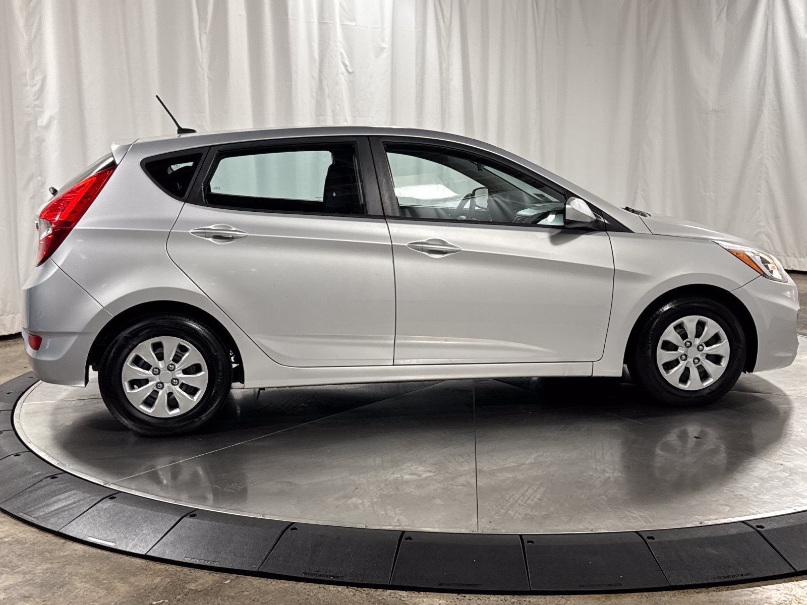 Used 2016 Hyundai Accent SE FWD image 6