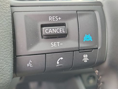 Used 2025 Nissan Rogue SV FWD image 18