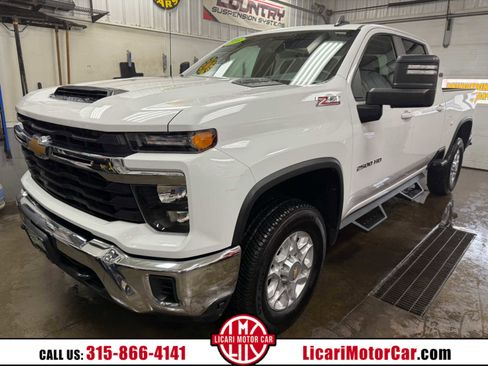 Used 2024 Chevrolet Silverado 2500 LT image 1