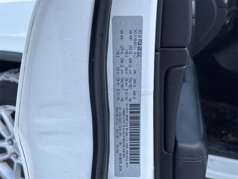 Used 2018 Jeep Grand Cherokee Laredo image 15