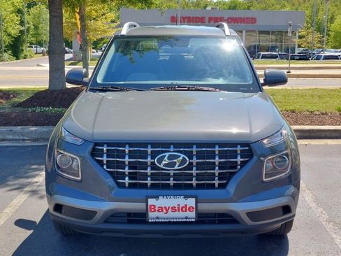 Used 2025 Hyundai Venue SEL FWD image 3