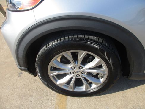 Used 2020 Ford Explorer XLT w/ Equipment Group 202A image 3