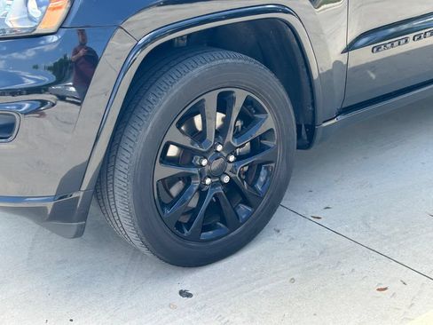 Used 2021 Jeep Grand Cherokee Laredo X AWD/4WD image 9