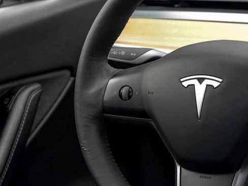 Used 2021 Tesla Model Y Long Range AWD/4WD image 23