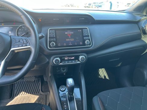 Used 2019 Nissan Kicks SR w/ Interior Electronics Package FWD image 12