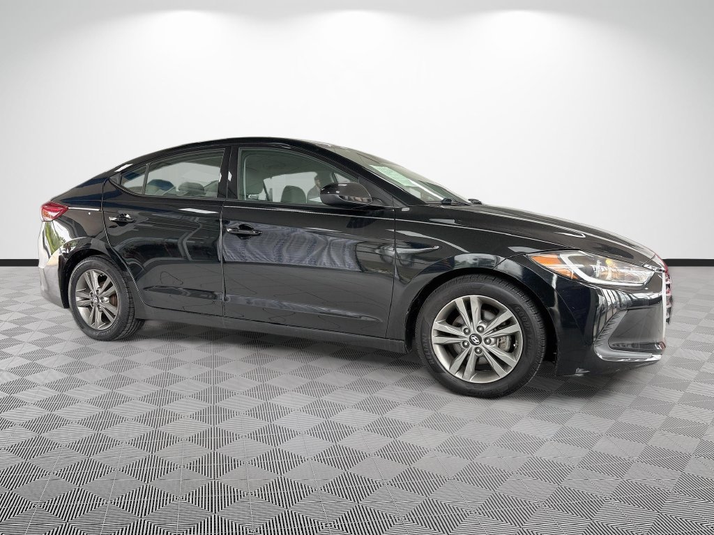 Used 2017 Hyundai Elantra SE FWD image 3
