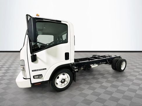 New 2026 Isuzu NPR RWD image 22