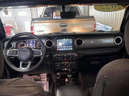 Used 2023 Jeep Gladiator Overland image 24