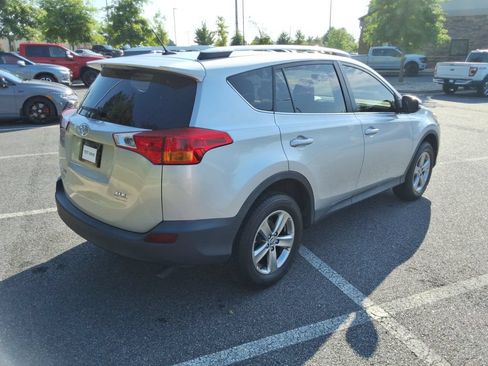Used 2015 Toyota RAV4 XLE w/ Preferred Accessory Package FWD image 5