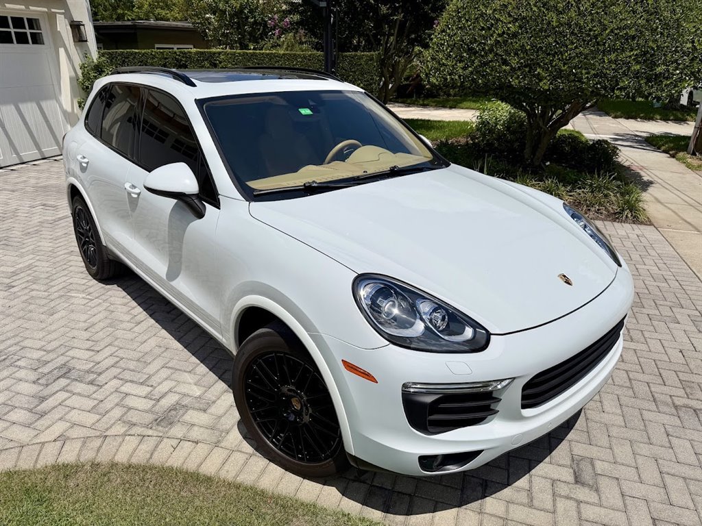 Used 2017 Porsche Cayenne AWD/4WD image 1