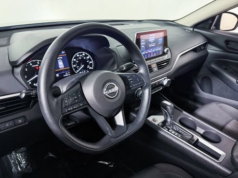 Certified 2025 Nissan Altima 2.5 S FWD image 15