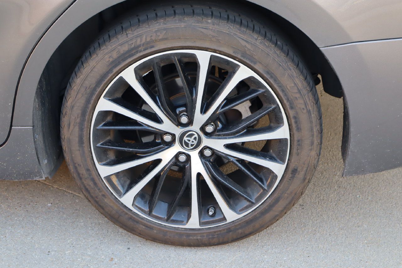 Used 2019 Toyota Camry SE FWD image 24